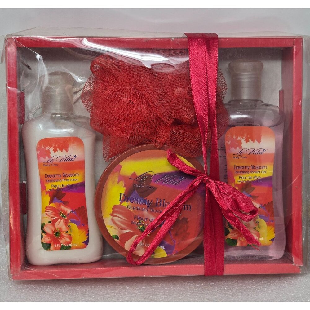 Le Vital Dreamy Blossom Body Care Gift Set Lotion Butter Shower Gel Loofah